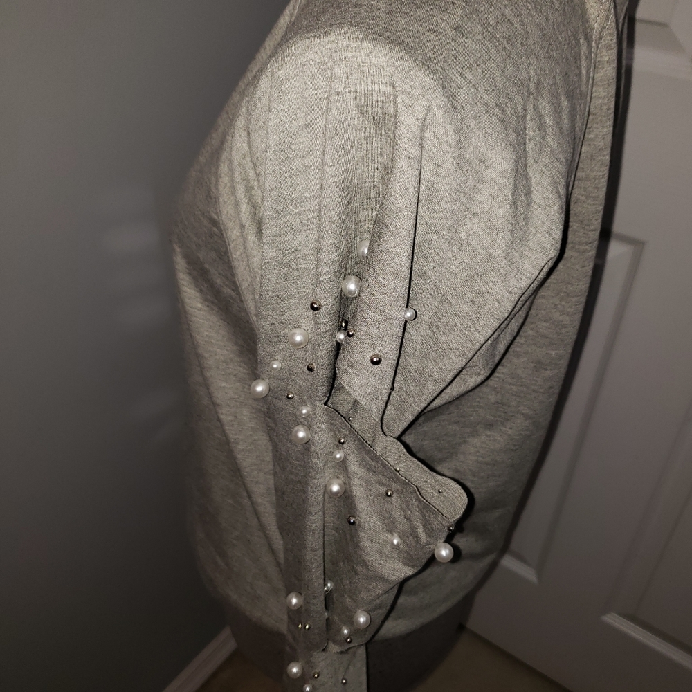 Gray Cut Out Sleeve Shirt/ Pearls and Studs - Picture 3 of 7